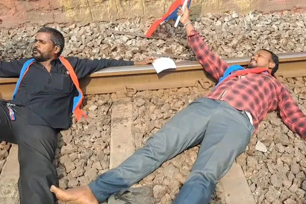  Argument with police in vck train rally 
