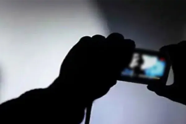 boy who threatened the girl with film 