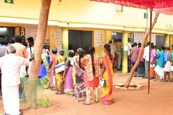 people are eagerly voting since morning In Tamil Nadu