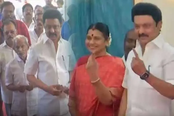 Chief Minister Stalin stood in line and cast his vote!