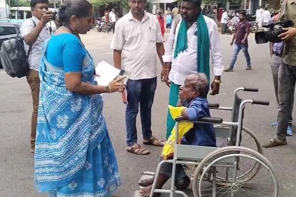 actor asked for help because he was suffering from poverty
