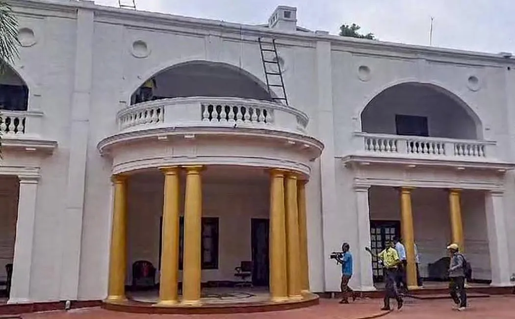 Items including AC, computers from Bihar government bungalow 
