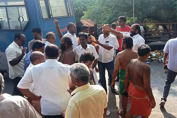 BJP argue with farmers union in Trichy