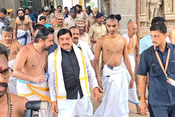 Madhya Pradesh Chief Minister Sami darshanam at Chidambaram Nataraja temple