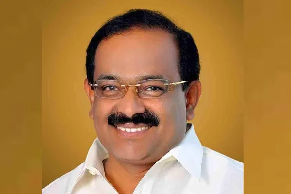 Minister sakkarapani New is conducting English classes for government school students at his own expense
