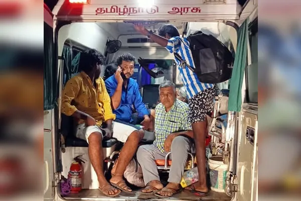 Tourist van crashes in the middle of the night