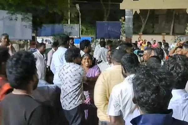 Clash between BJP members at Government Hospital in Vaniyambadi