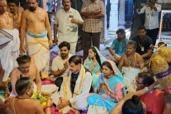 Madhya Pradesh Chief Minister Sami darshanam at Chidambaram Nataraja temple