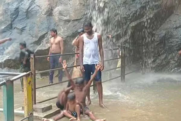 Increase in the number of people visiting Jalagamparai Falls