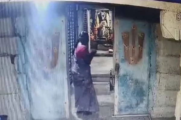woman entered sanctum sanctorum and stole gold coins from idol of Samy