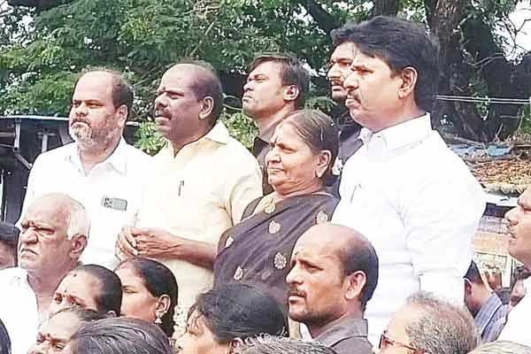 AIADMK  struggle against the Tamil Nadu government and police 