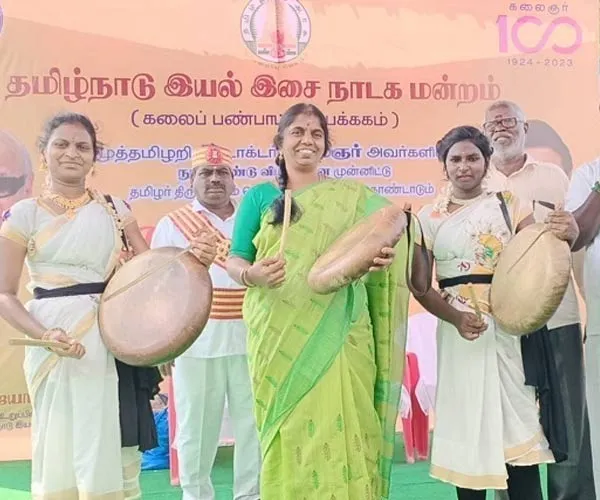 District Collector started the Kalai Sangam program by beating the drum