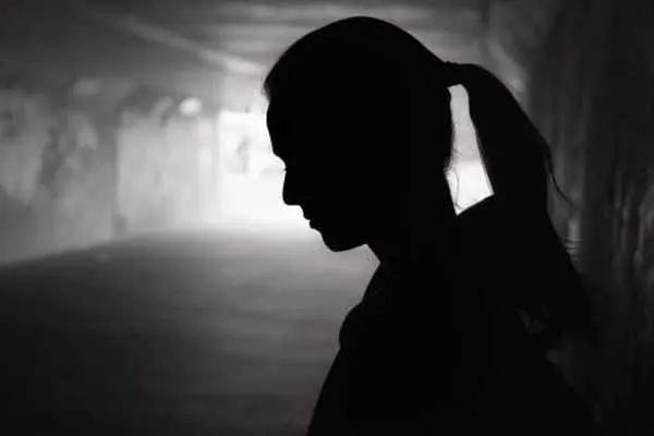  lover stabbed his girlfriend who forced her to marry him