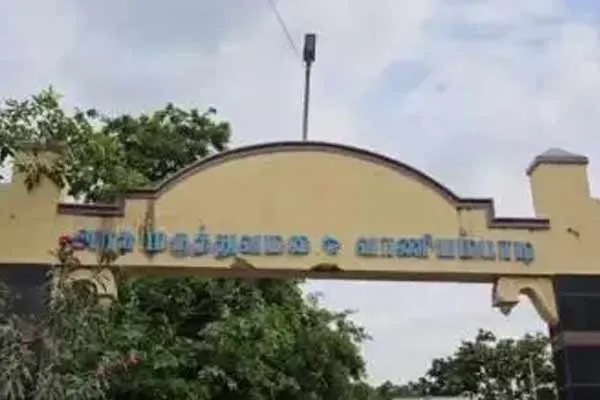 Bad smell wafting from Vaniyambadi Government Hospital
