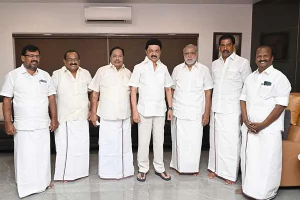 Chief Minister Stalin congratulates Dindigul candidate Sachithanantham