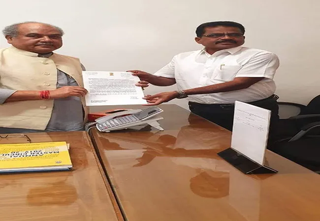 DINDUGUL DISTRICT LOK SABHA CONSTITUENCY VELUCHAMY MEET MINISTER NARENDRA SINGH DHOMAR