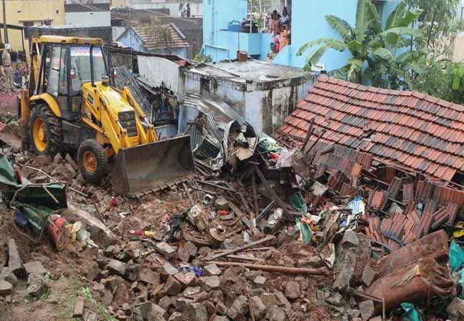 COIMBATORE WALL COLLAPSE INCIDENT CHENNAI  HIGH COURT BAIL 