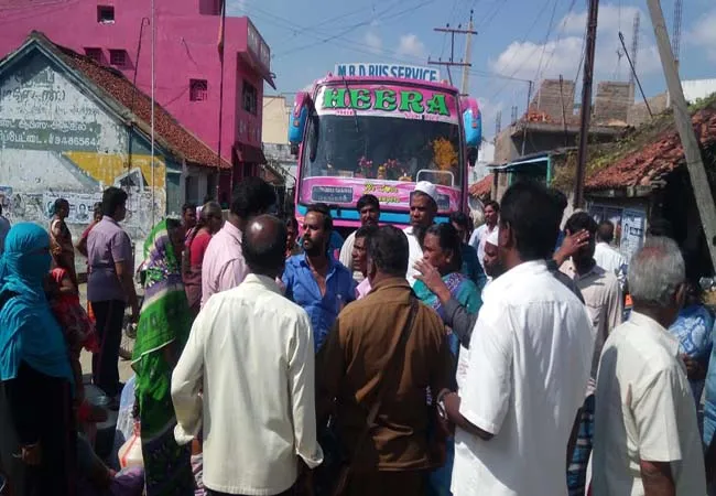 WATER PROBLEM PEOPLES STRIKE RANIPET DISTRICT GOVT OFFICERS NOT CARE 