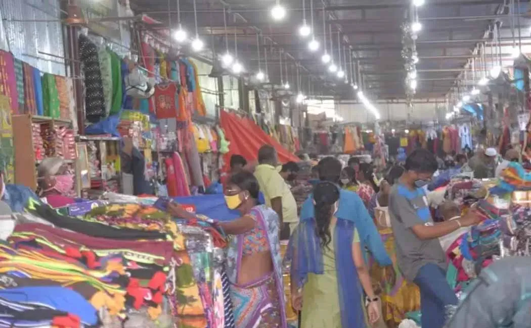  Echoes of Diwali; Weeded Erode Textile Market