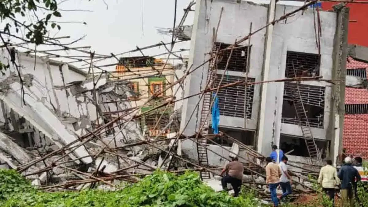  6 storied building collapse accident; Many people are reported to be trapped