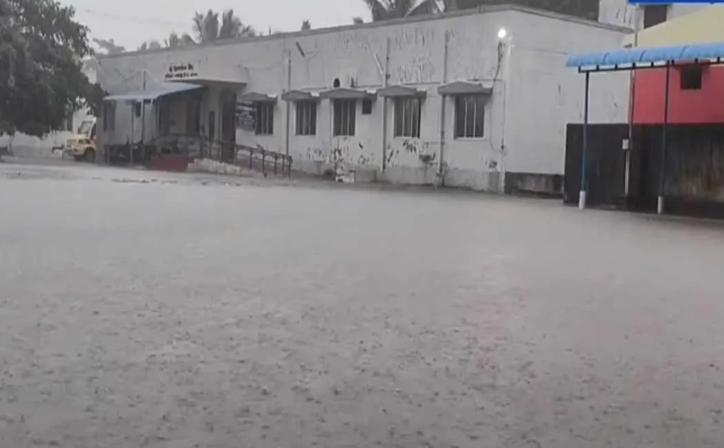 heavy rain; Patients suffer due to stagnant rain water