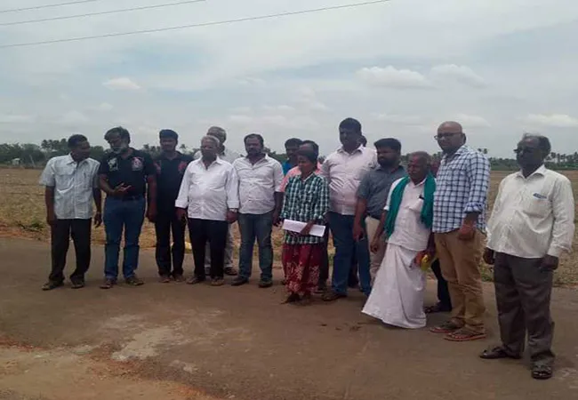 all over tamilnadu social workers visit karur kuliththalai kulam and elumalai family