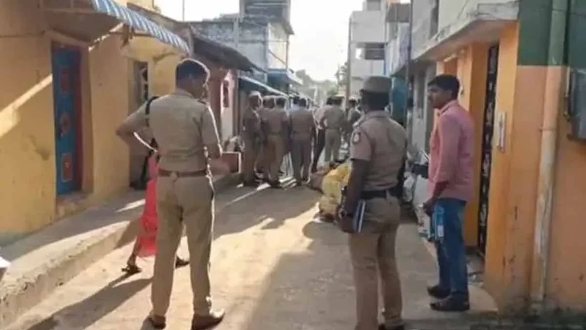 Ganja-intoxicated 6 people slashed with sickle-horror in Thiruvallur