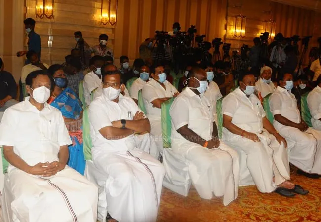 admk and pmk alliance conformed agreement signs at star hotel 
