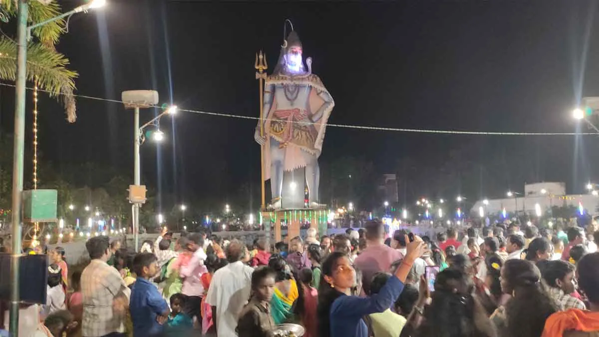 Devotees gathered at the Meinirannathar Temple on Shivaratri!