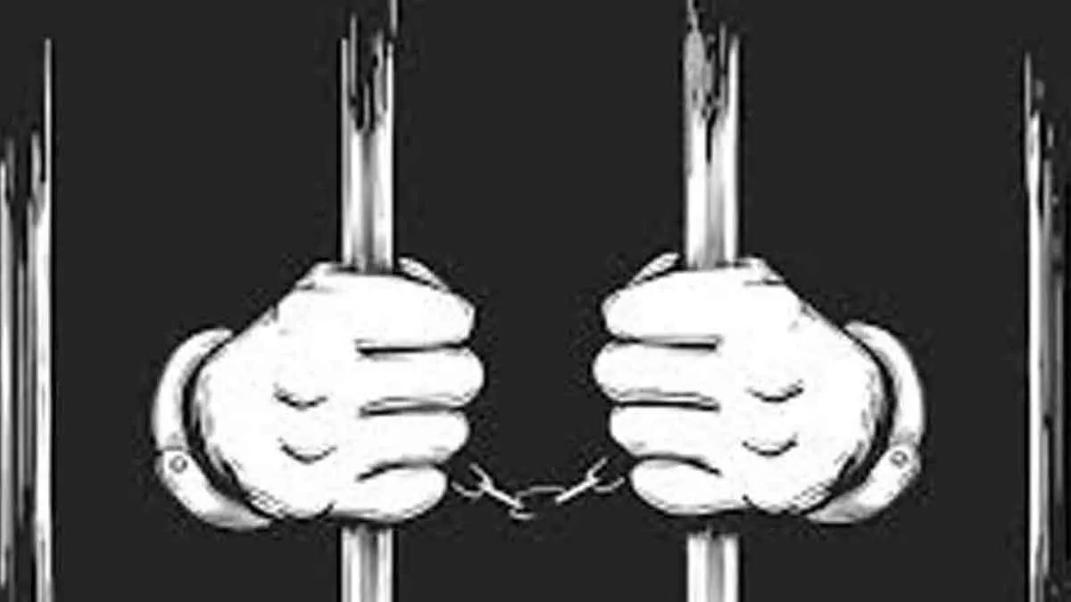 mercenaries lurking with weapons; 5 people arrested