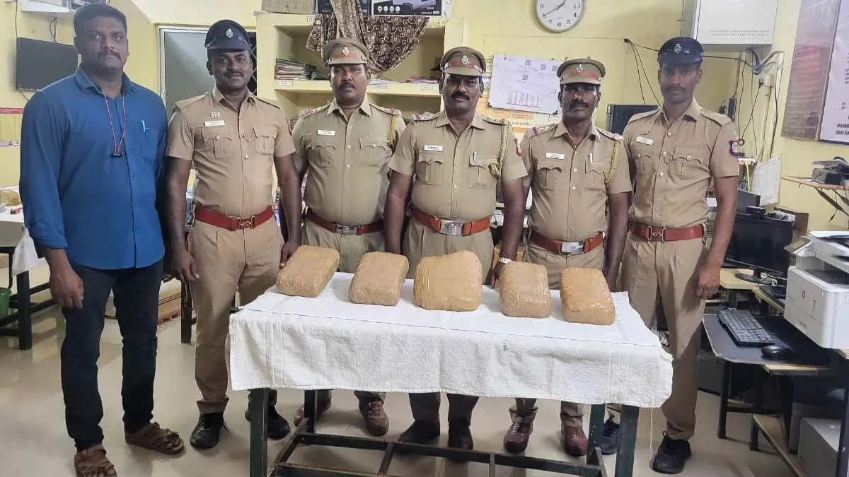  10 kg of ganja smuggled on train seized