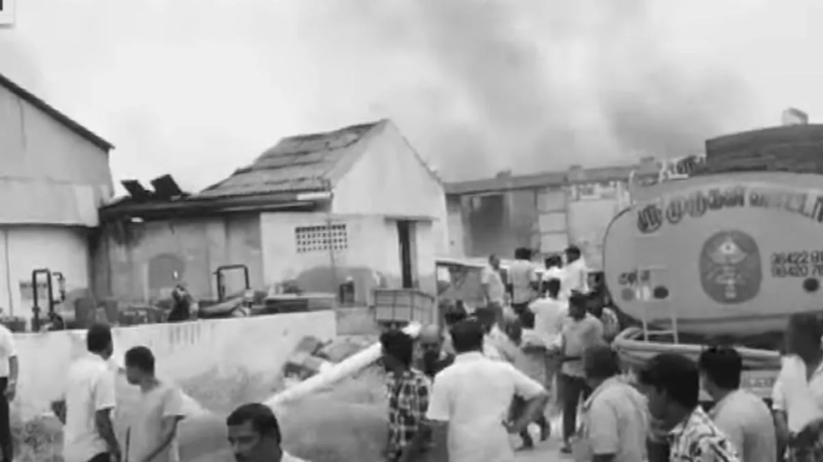  Fire breaks out at dye factory; Tension as cylinders explode