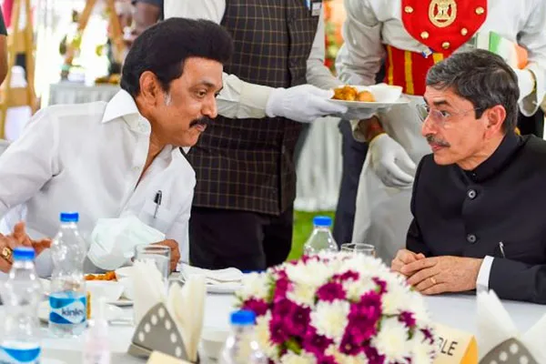 The chief minister and the governor travel in the same flight