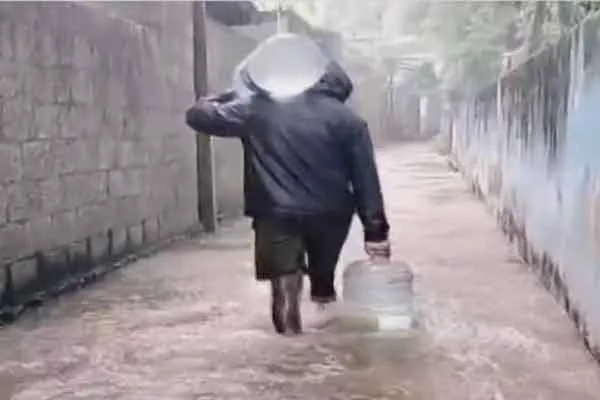 Continuous heavy rains in Kumari; Floods surround houses