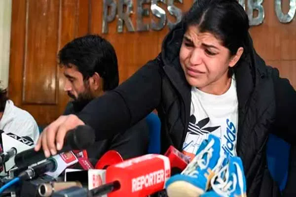 'Fought from the heart'-Sakshi Malik tearfully announces retirement
