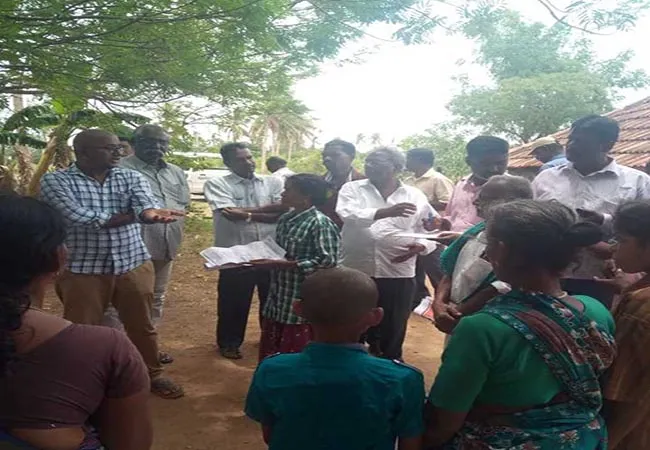 all over tamilnadu social workers visit karur kuliththalai kulam and elumalai family
