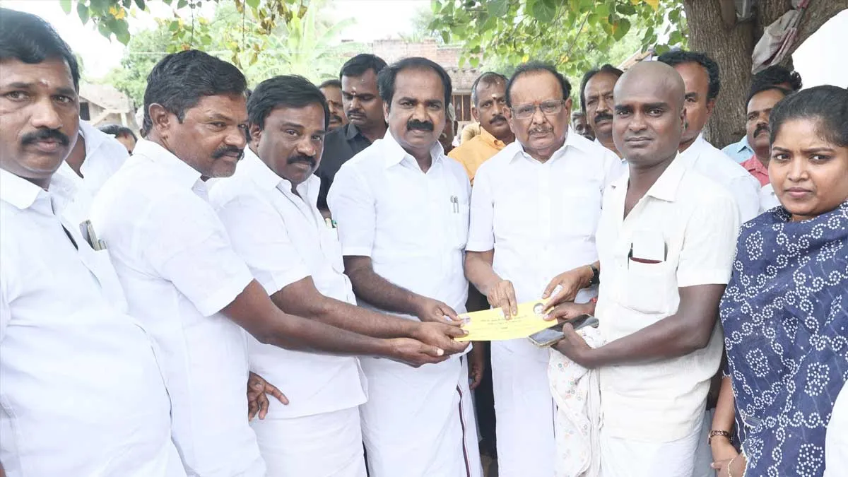 5 lose their live in padayatra accident; Ministers to provide relief amount