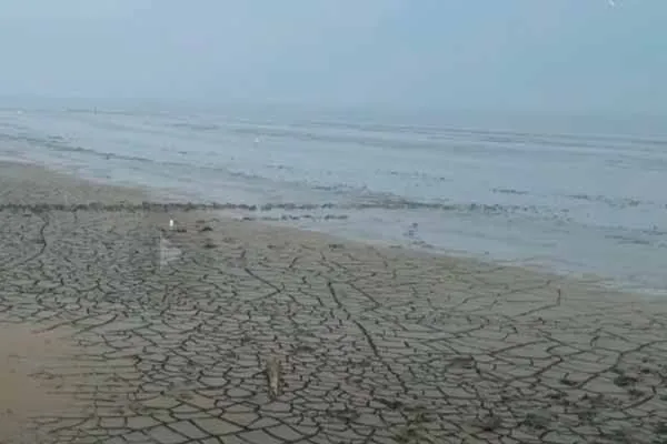 Sudden inundation-people fear the restless sea