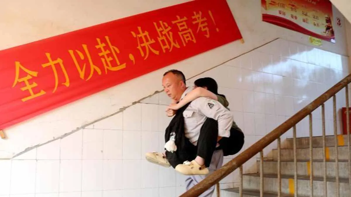 'Father carries daughter for 12 years' - inspiring self-confidence