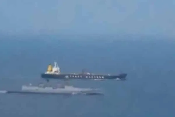 Indian Navy landed in Norfolk; Warning to Somali pirates
