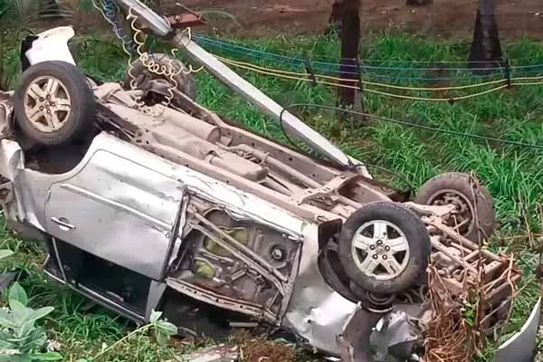 Accident involving a car hitting a power pole; 6 college students were injured
