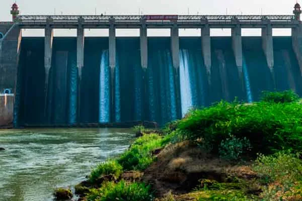 2,800 cubic feet water release at Bhavanisagar