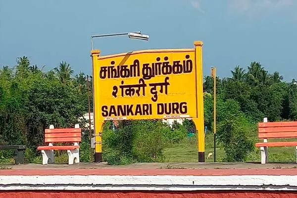 Boy gets electrocuted after boarding train in Sangakiri