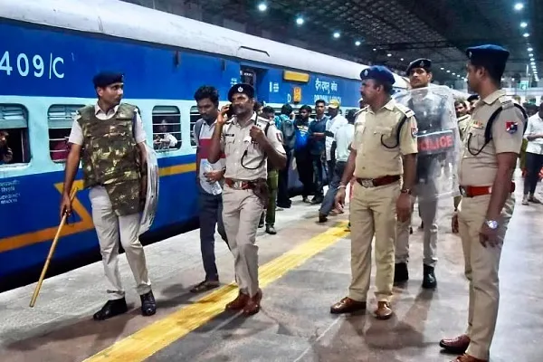 Modi coming to Tamil Nadu; Police surveillance at railway stations
