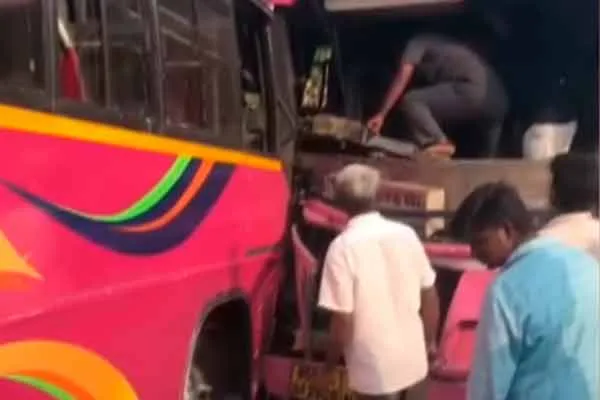 Head-on collision of buses; 18 people were injured