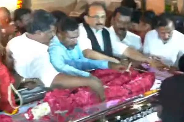 Chief Minister personally paid tribute to Vetri Duraisamy