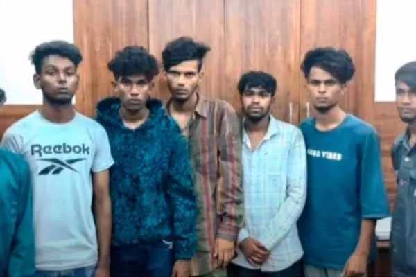 Extortion of money on the pretense of watching a films; A gang that cheated on cybercrime people