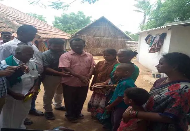 all over tamilnadu social workers visit karur kuliththalai kulam and elumalai family