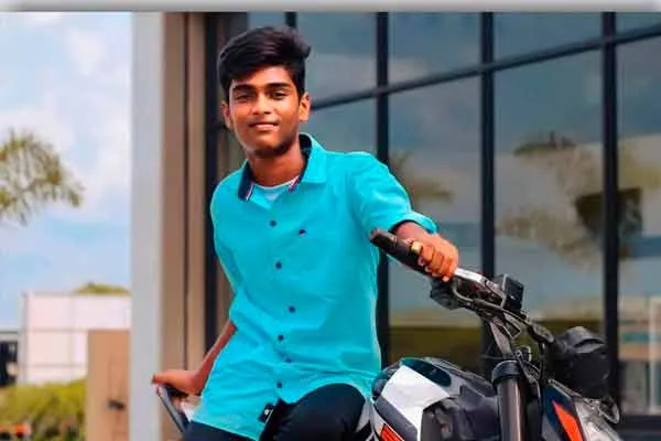 School student lose their live after getting caught in the wheel of a private bus