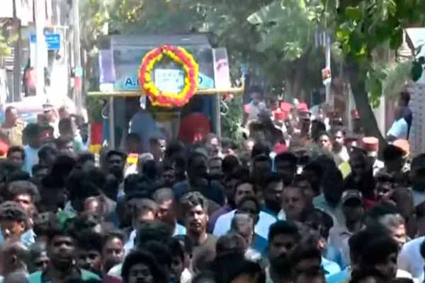Puducherry girl'-tearful crowds
